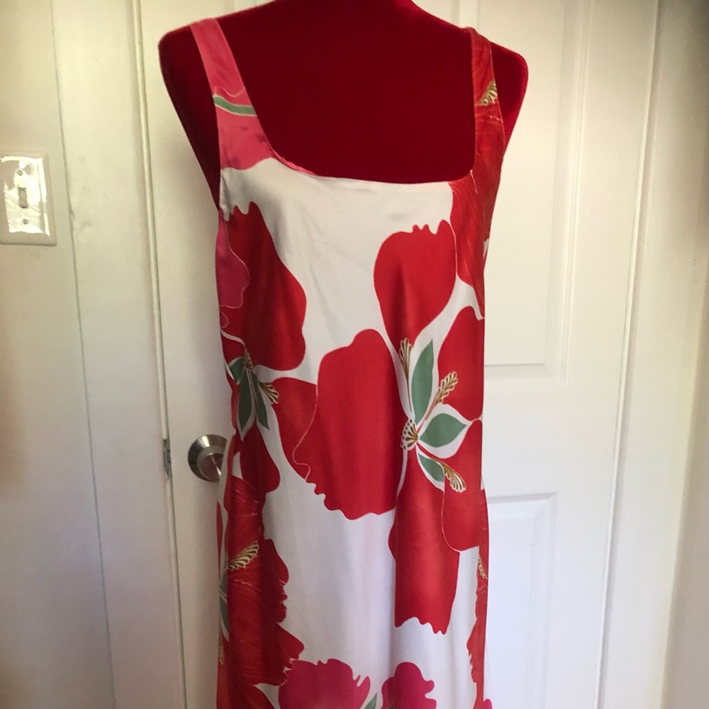 Floral plunging back Slip Natori 👀 Dress to wear alone, or under Size M